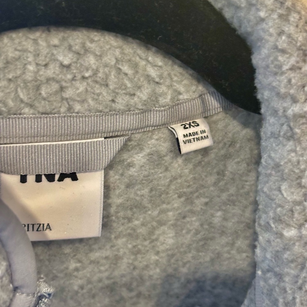 TNA Aritzia Polartec Thermal Mockneck Vest Grey 2xS - Picture 5 of 5